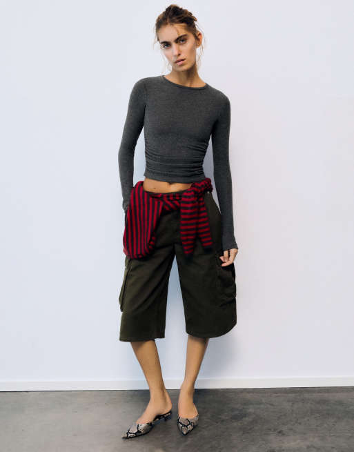 Pull&Bear – Weiches T-Shirt in Dunkelgrau mit Raffung, 4 von 6