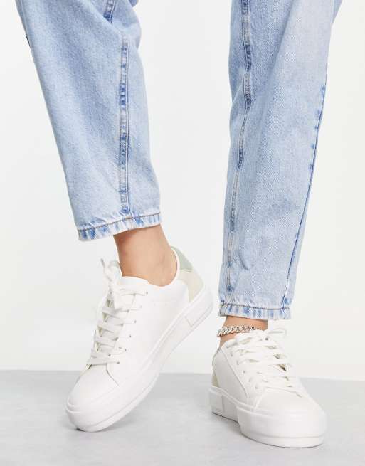 Pull&Bear – Weiße Sneaker mit Kontrastferse in mehreren Farben