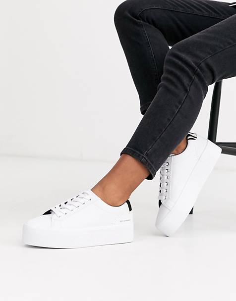 Pull&Bear – Weiße Sneaker mit Plateausohle und kontrastierender Lasche
