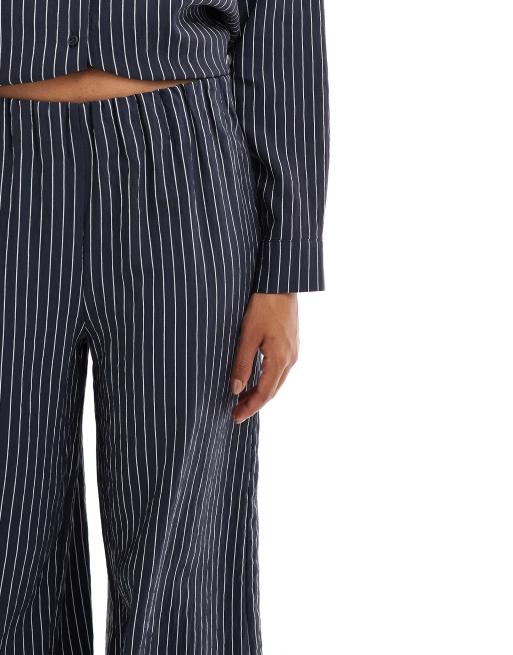 Pull&Bear – Weit geschnittene Hose in Marineblau mit Nadelstreifen, Kombiteil, 2 von 5