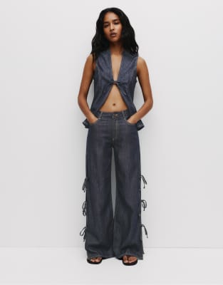 Pull & Bear - Weit geschnittene Jeans in Dunkelblau mit Schleifen