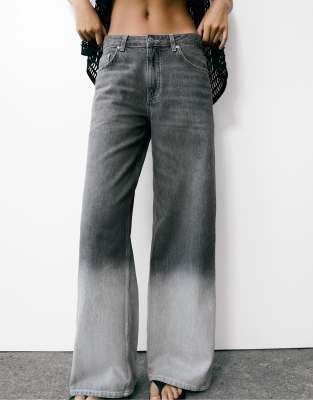Pull & Bear - Weit geschnittene Jeans in Grau