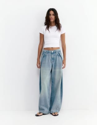 Pull & Bear - Weite Ballon-Jeans in Blassblau mit Bundfalten