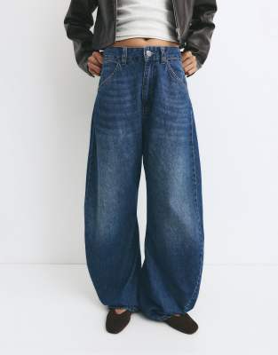 Pull & Bear - Weite Jeans in grünlichem Blau mit Nahtdetail