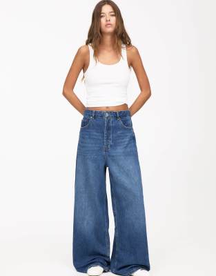 Pull & Bear - Weite Oversize-Jeans in Blau mit weitem Bein