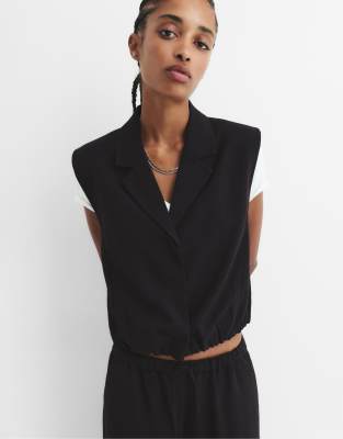 Pull & Bear - Weste in Schwarz mit Ballon-Saum