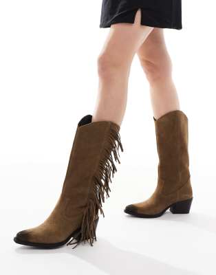 Pull & Bear - Westernstiefel aus Wildleder in Hellbraun mit Quasten im Boho-Stil