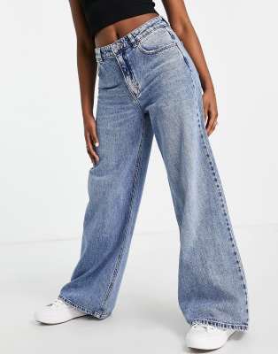 Pull&Bear wide leg jeans in blue | ASOS