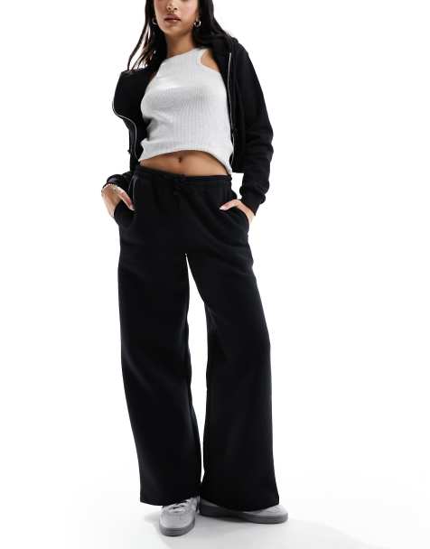 Pull&Bear wide leg jogger in black - view 1
