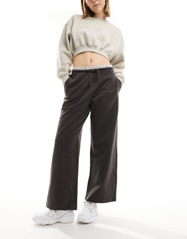 Pull&Bear - wide leg jogger with boxer waistband in brown