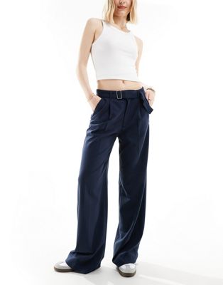 Pull&Bear wide leg pleat tailored trouser with belt in navy blue