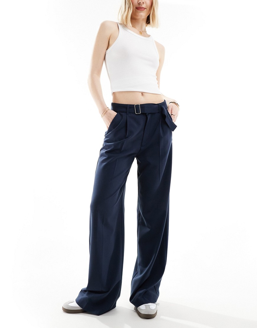 Pull & Bear wide leg pleat tailored trouser with belt in navy blue