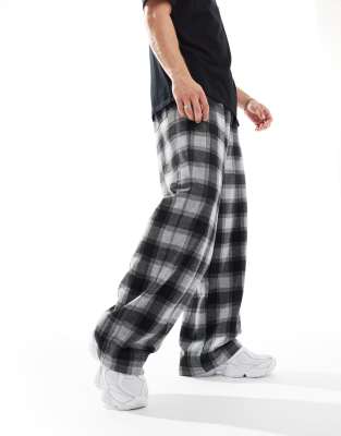 wide leg skate plaid pants in black