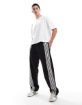 [Pull & Bear] Pull & Bear wide leg stripe trackies in black S BLACK