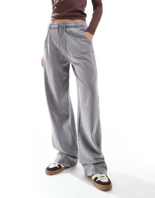 wide leg sweatpants in acid washed gray