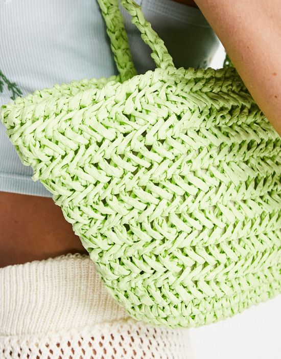 https://images.asos-media.com/products/pullbear-woven-rattan-bag-in-green/202790681-2?$n_550w$&wid=550&fit=constrain