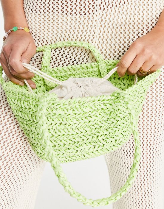 https://images.asos-media.com/products/pullbear-woven-rattan-bag-in-green/202790681-3?$n_550w$&wid=550&fit=constrain