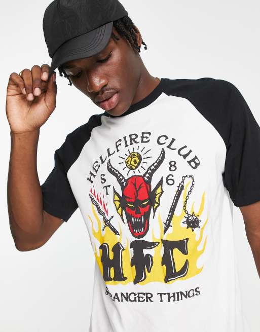 Pull&Bear x Stranger Things - Hvid T-shirt med 'Hellfire Club'-print