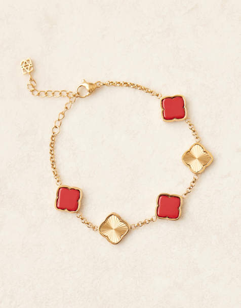 Pulsera dorada de acero inoxidable resistente al agua chapada en oro de 18 quilates con colgante de trébol rojo de Abbott Lyon - view 1