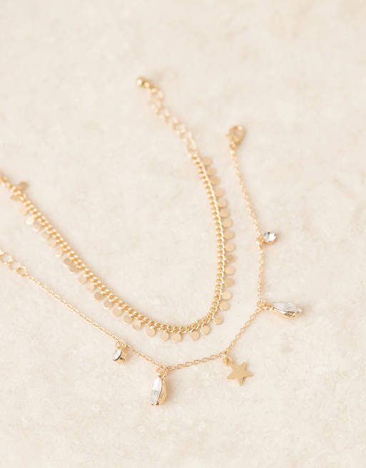 Pulsera dorada de varias hileras con charms de estilo celestial y circulares de DesignB London, 3 de 4