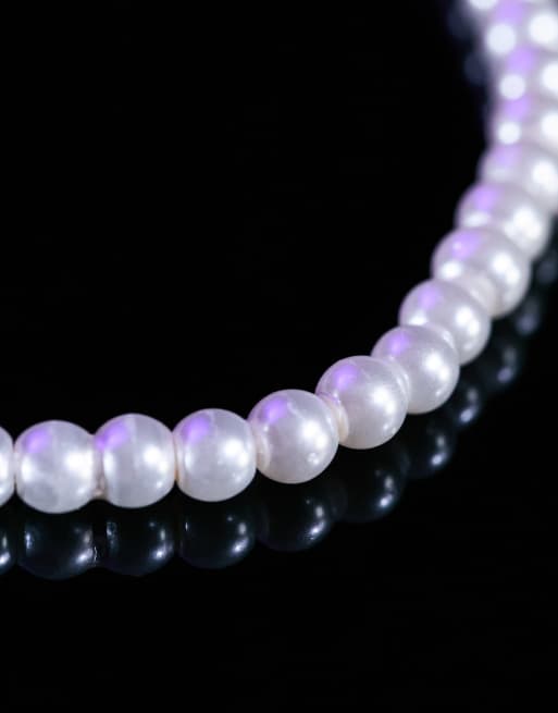 Pulsera para festivales de cuentas tipo perlas sintéticas de vidrio de ASOS DESIGN  , 3 de 4
