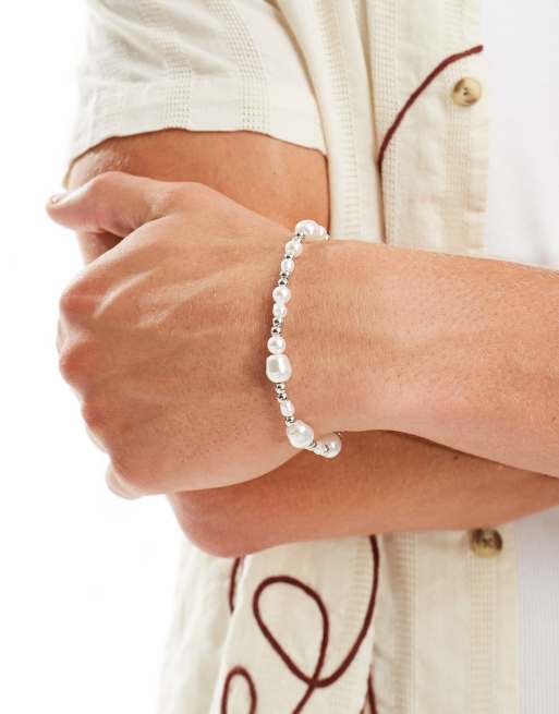 Pulsera plateada de cadena con perlas y cierra de barra en forma de 