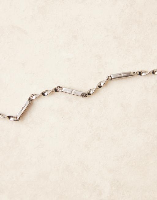 Pulsera plateada de cadena retorcida con detalles de barras de acero inoxidable resistente al agua de ASOS DESIGN  , 3 de 3