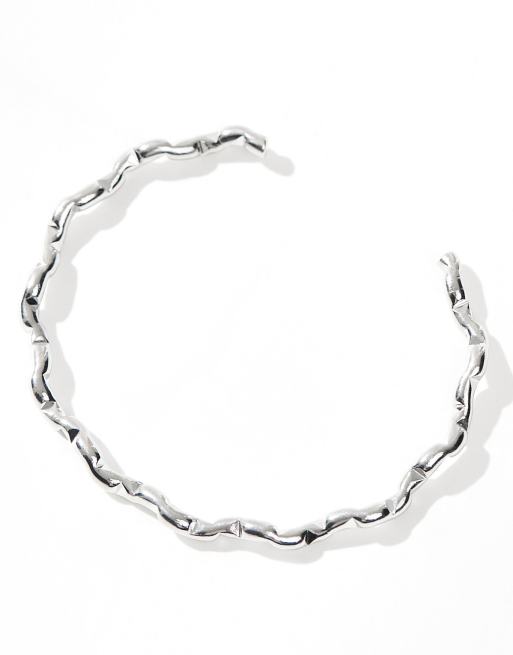 Pulsera plateada rígida estrecha con diseño efecto fundido de ASOS DESIGN