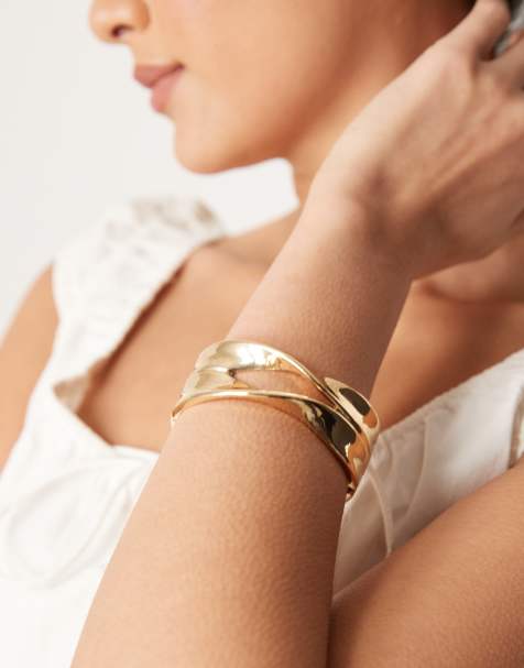 Pulsera rígida dorada con diseño retorcido doble de ASOS DESIGN - view 1