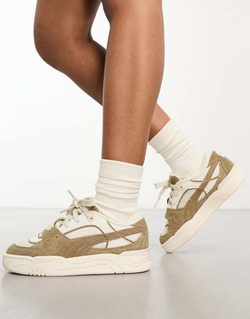 PUMA - 180 - Råhvide sneakers med kakigrønne detaljer i fløjl