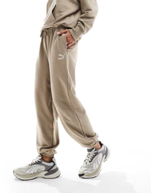 Puma Better classics sweatpants in oak branch