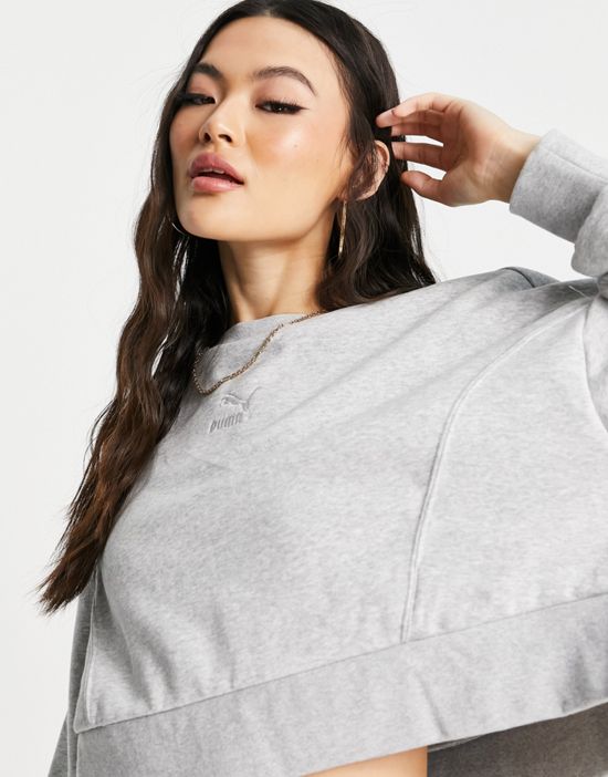 https://images.asos-media.com/products/puma-boxy-cropped-sweatshirt-in-gray-exclusive-to-asos/201266190-3?$n_550w$&wid=550&fit=constrain