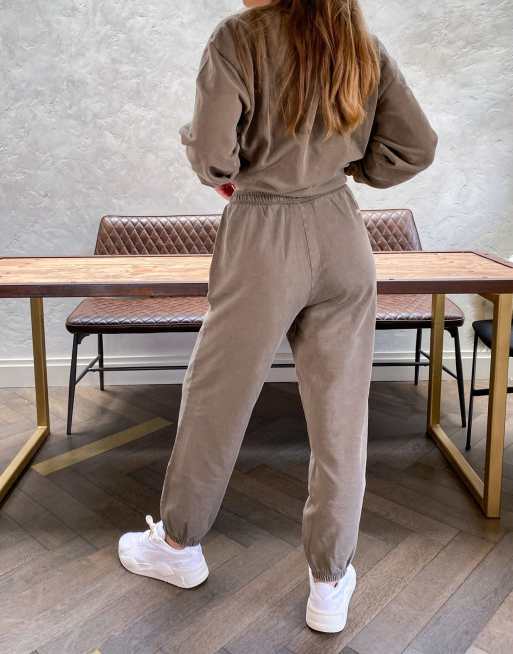 Puma – Brązowe joggersy oversize – tylko w ASOS, 2 z 4