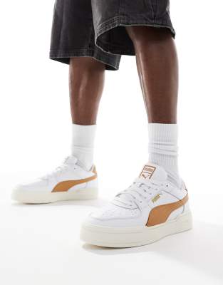 PUMA - CA Pro Classic - Sneakers i hvid og karamelbrun - view 1