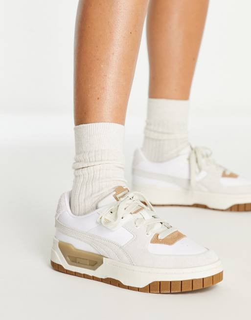 Puma – Cali Dream – Sneaker in Weiß und Braun-Natur, exklusiv bei ASOS, 2 von 4