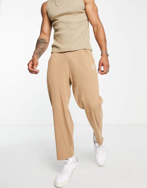 Puma Classic – Prążkowane brązowe spodnie z prostymi nogawkami – tylko w ASOS