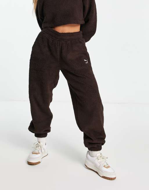 Puma classics cosy club borg trackies in dark chocolate - exclusive to ASOS