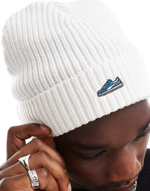 PUMA Classics – Czapka beanie w kolorze kości słoniowej z grafiką