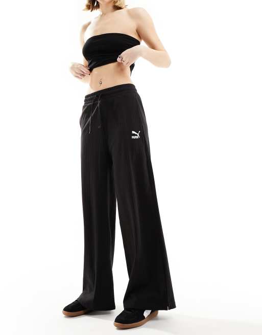 PUMA Classics – Gerippte Relaxed Fit Hose in Schwarz