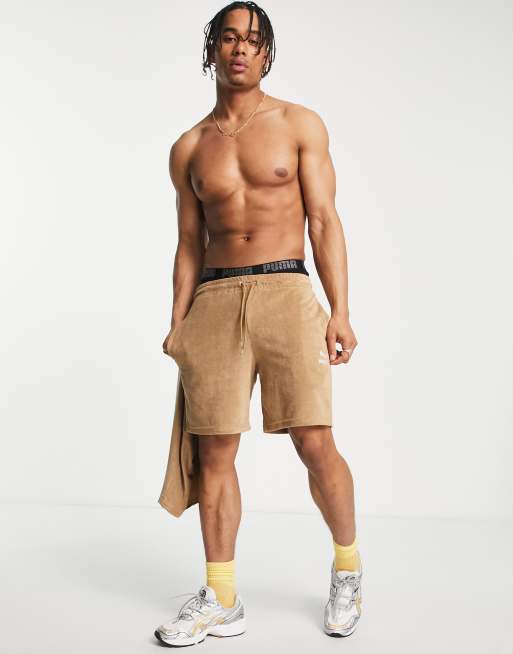 PUMA Classics – Shorts aus Frottee in Hellbraun