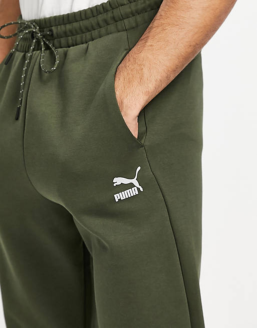 Men Puma Classics Tech sweatpants in forest green 