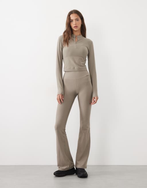 Puma Cloudspun quarter-zip long sleeve top in beige, 3 of 4