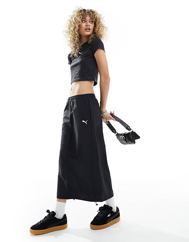 Puma - dare to midi woven cargo skirt in black