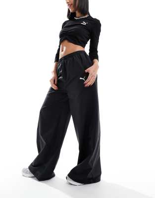 Puma Dare To woven parachute pants in black φωτογραφία