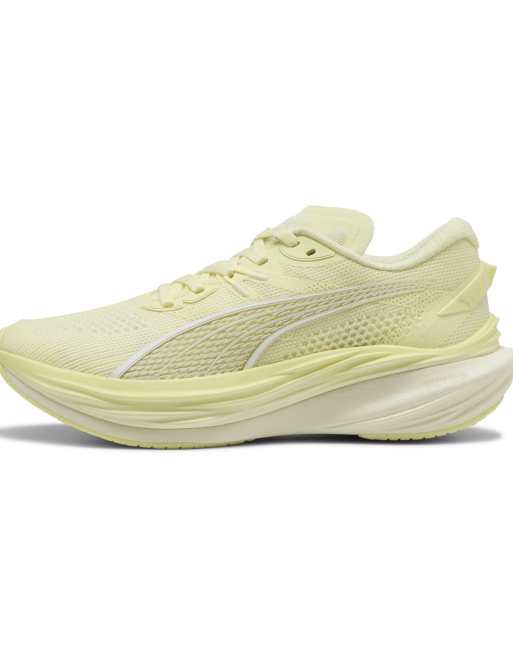 Puma Deviate nitro™ 3 running shoes in gold moon-alpine snow