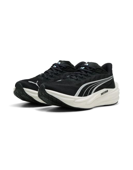 Puma Deviate Nitro 4 running trainers in black, 2 of 4