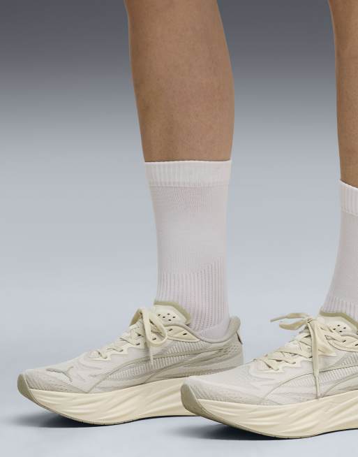Puma Deviate pure nitro running shoes in white, 3 of 4