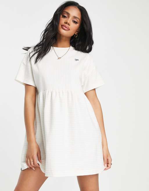 PUMA – Downtown – Beżowo-biała sukienka typu babydoll w paski