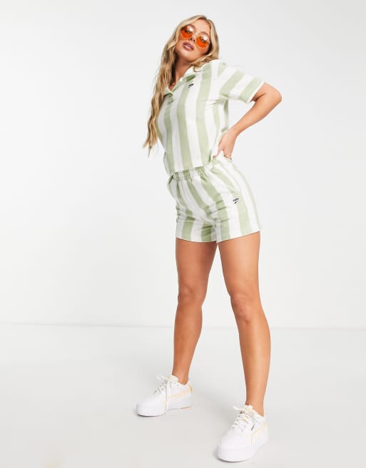 PUMA – Downtown – Grönrandig, kort pikétröja i frotté – Endast hos ASOS, 3 av 4