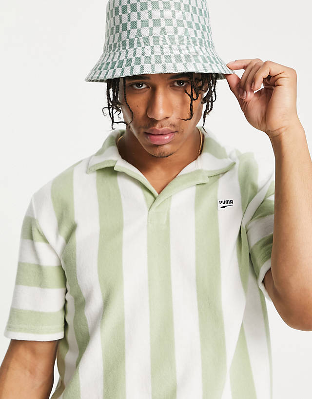 Puma - downtown towelling polo shirt in green stripe - exclusive to asos - mgreen
